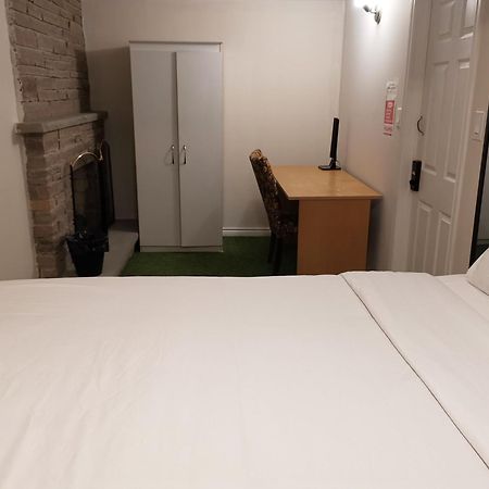 Private Rooms In House In North York Shared Kitchen Toronto Extérieur photo